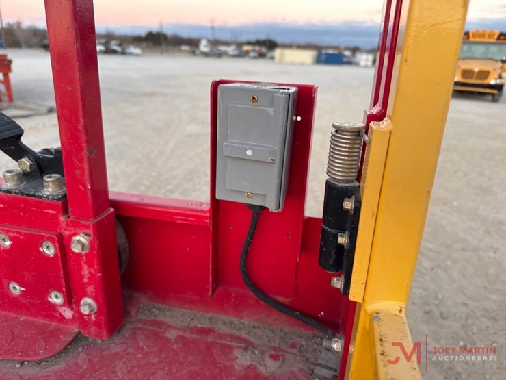 mec-micro-26-electric-scissor-lift-image-8