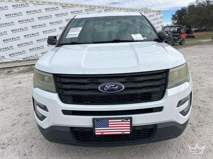 2016-ford-explorer-image-25