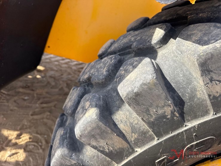 2017-jcb-510-56-image-22