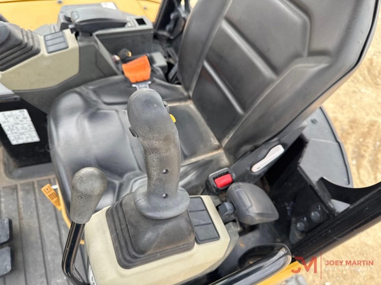 caterpillar-303-image-21