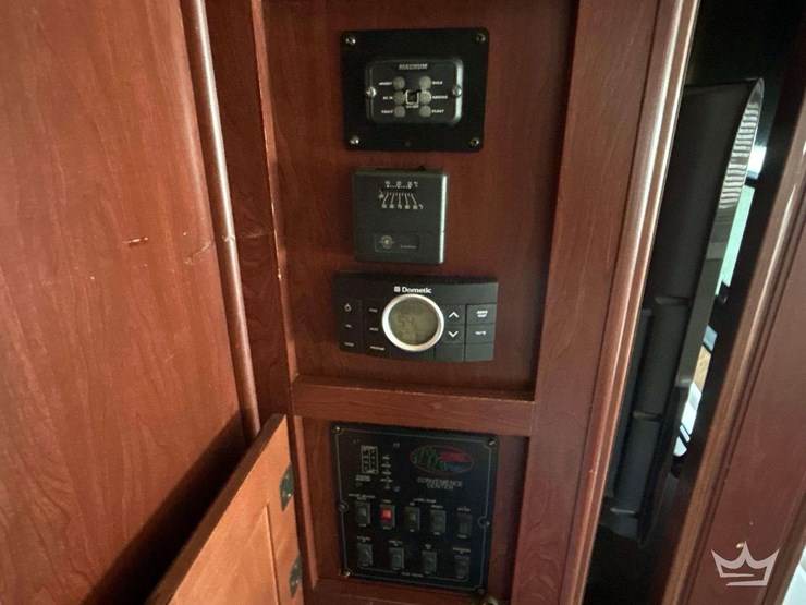 2013-freightliner-forest-river-390bh-39ft.-class-a-motorhome-image-15