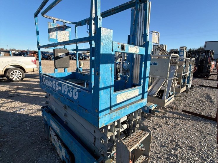 genie-gs1930-image-3