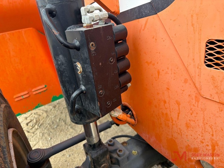 2013-sky-trak-10042-image-13