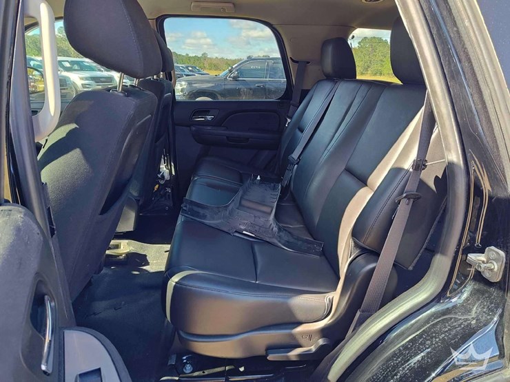 2014-chevrolet-tahoe-image-27