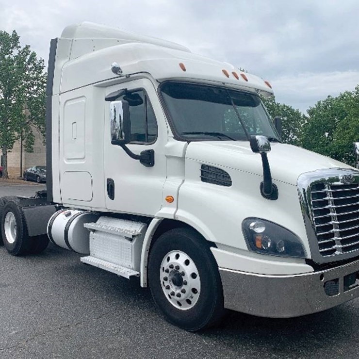FREIGHTLINER CASCADIA 113