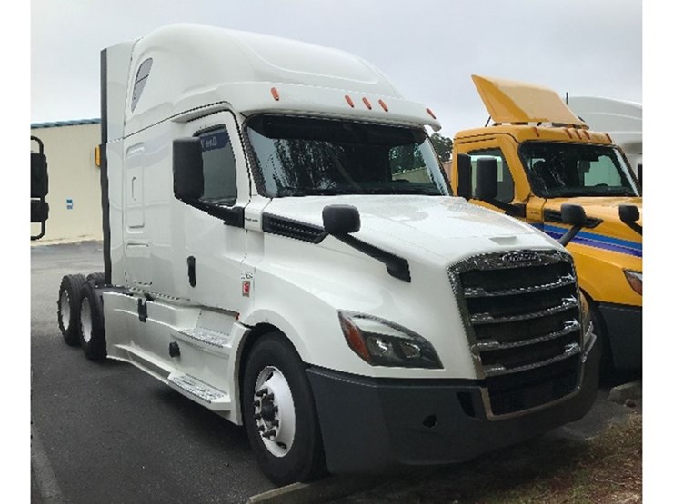 2020-freightliner-cascadia-126-image-1