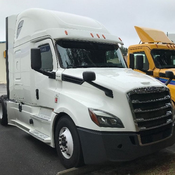 2020 FREIGHTLINER CASCADIA 126