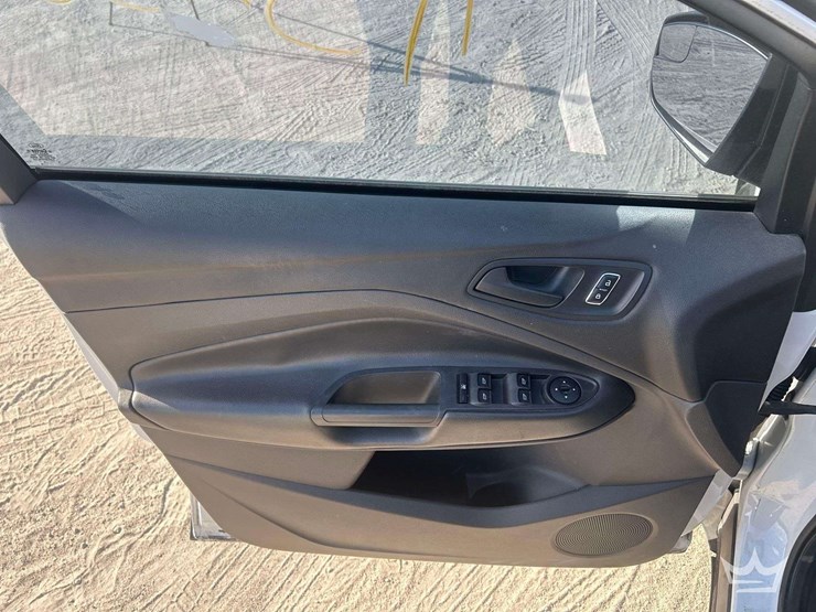 2015-ford-escape-image-12