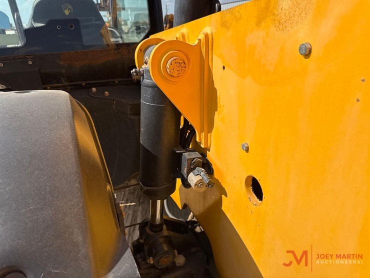 2017-jcb-510-56-image-12