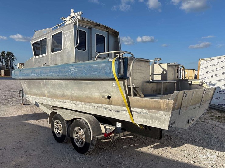 2011-armstong-marine-pilot-house-boat-w/-t/a-boat-trailer-image-4