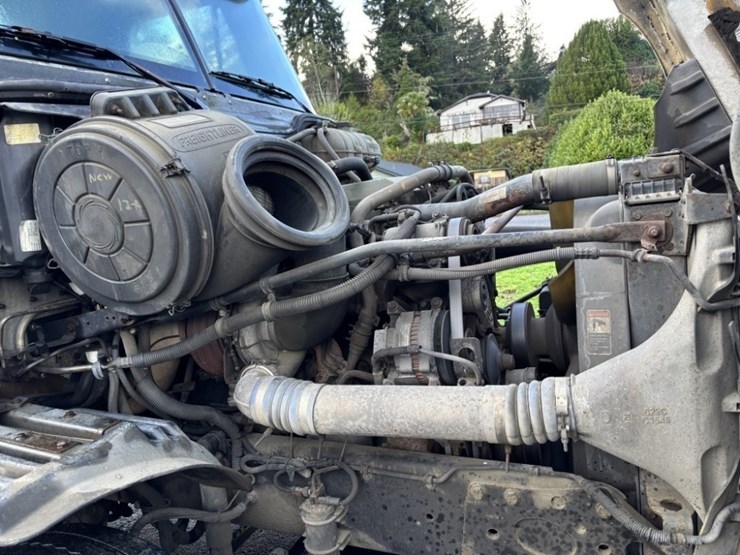 freightliner-s/a-truck-tractor-image-14