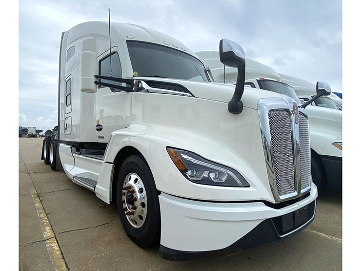 2021-kenworth-t680-image-1