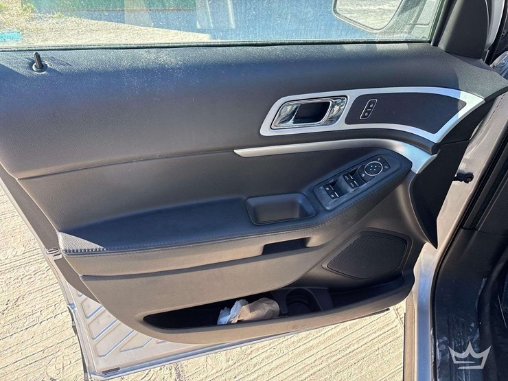 2014-ford-explorer-image-12