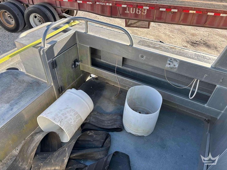 2011-armstong-marine-pilot-house-boat-w/-t/a-boat-trailer-image-31