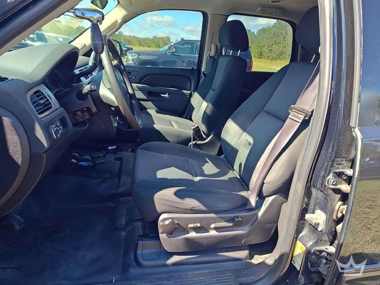 2014-chevrolet-tahoe-image-14