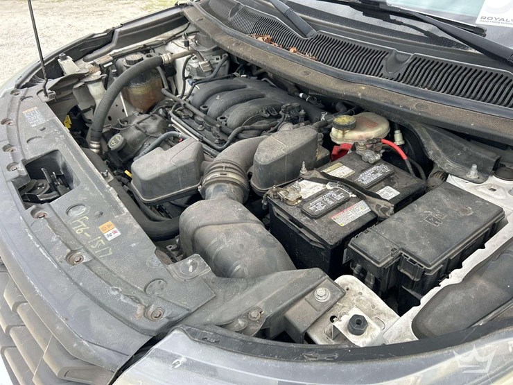 2016-ford-explorer-image-8