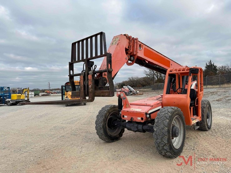 2015-jlg-8042-image-4