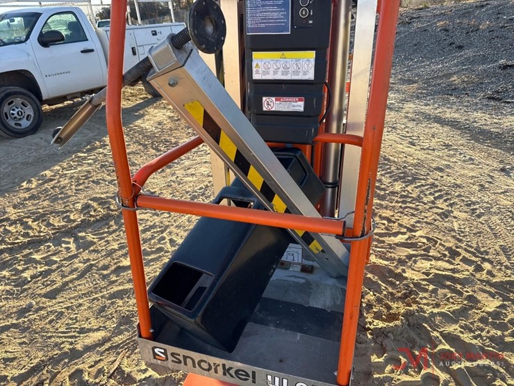 2019-snorkel-ul25-electric-man-lift-image-5