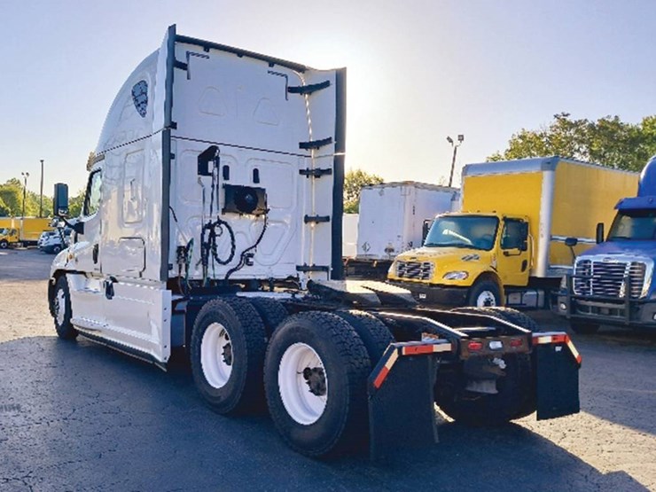 2019-freightliner-cascadia-125-evolution-image-2