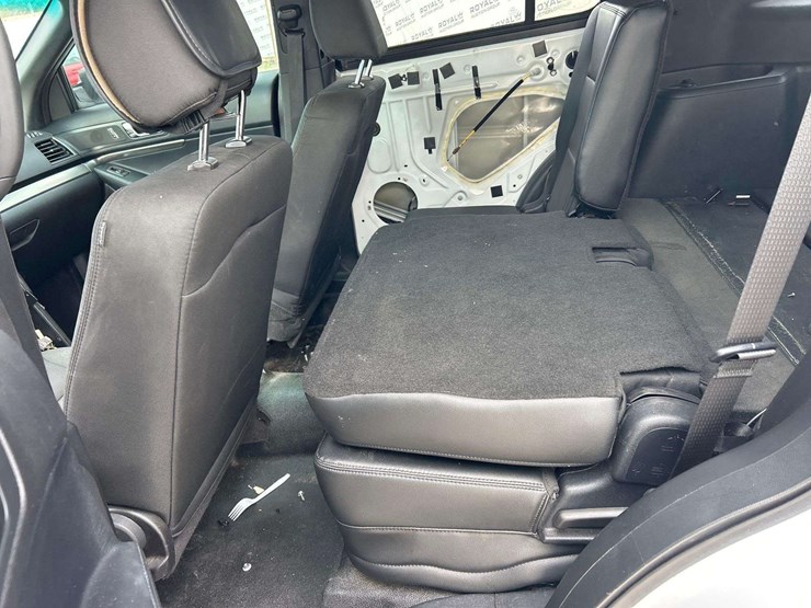 2016-ford-explorer-image-23