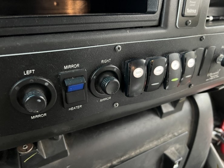 2014-chevrolet-express-paratransit-bus-image-30