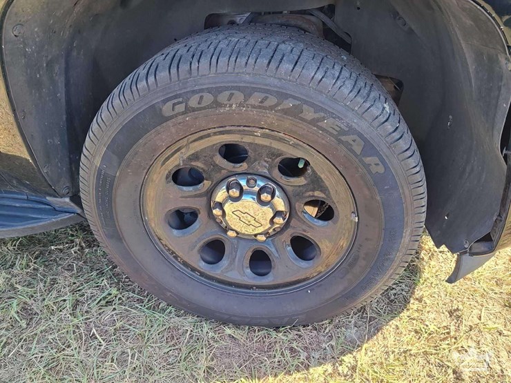 2014-chevrolet-tahoe-image-32