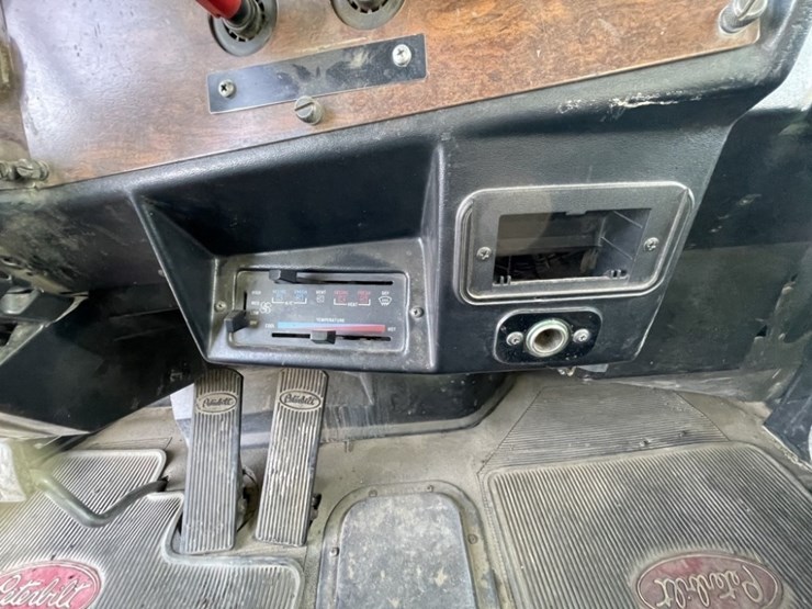 1988-peterbilt-379-image-30
