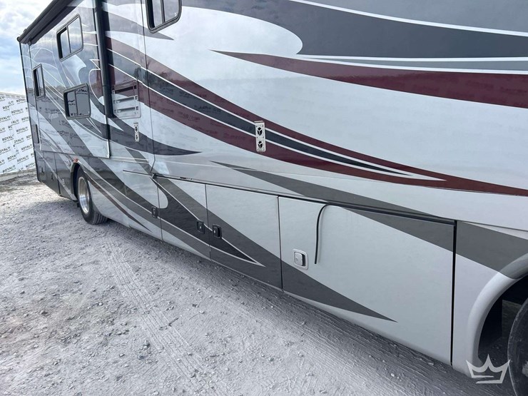 2013-freightliner-forest-river-390bh-39ft.-class-a-motorhome-image-23