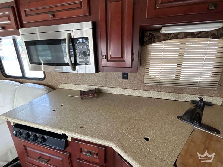 2013-freightliner-forest-river-390bh-39ft.-class-a-motorhome-image-21