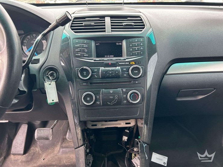 2016-ford-explorer-image-18