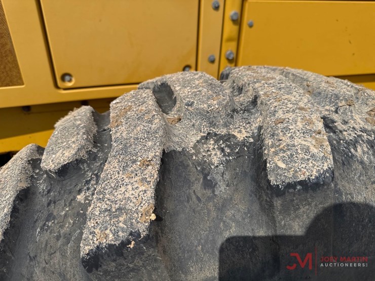 2012-caterpillar-140m2-image-12