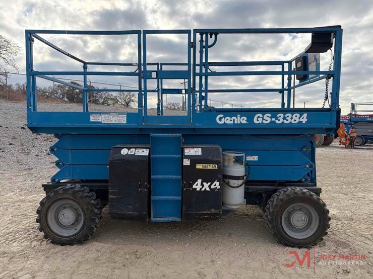 2016-genie-gs-3384-rough-terrain-scissor-lift-image-2