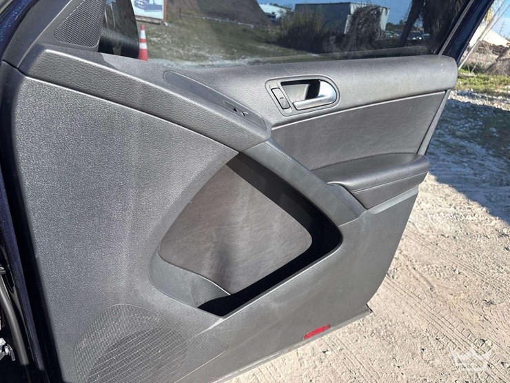 2016-volkswagen-tiguan-image-25