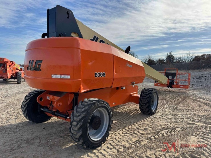 2013-jlg-800s-image-5