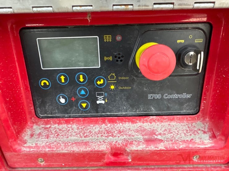 mec-micro-26-electric-scissor-lift-image-11