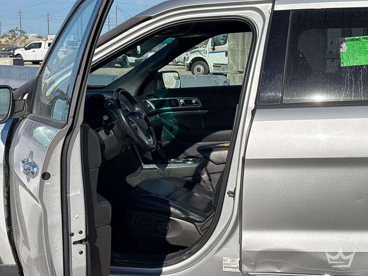 2014-ford-explorer-image-11