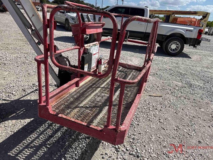 2015-mec-boom-60-j-boom-lift-image-9