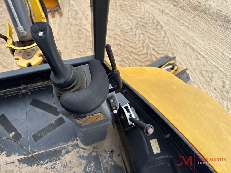 new-holland-b95c-image-22