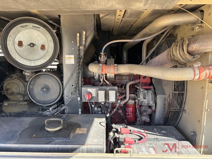 2020-doosanxp825hp-750-towable-air-compressor-image-8