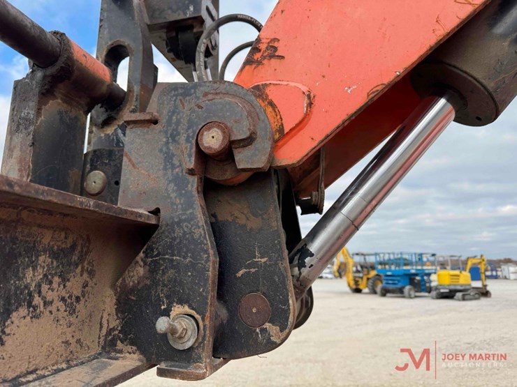 2015-jlg-8042-image-6