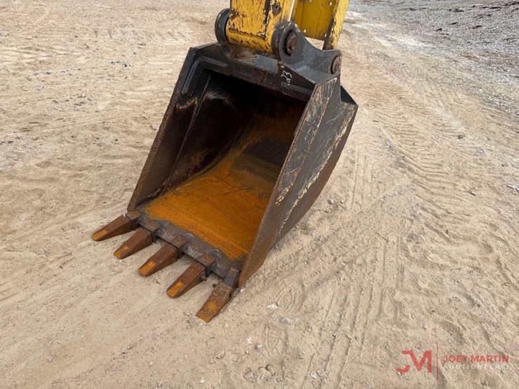 new-holland-b95c-image-9