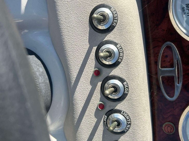 2013-tahoe-q4-boat-with-s/a-boat-trailer-image-17