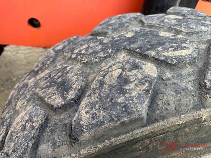 2015-jlg-8042-image-10