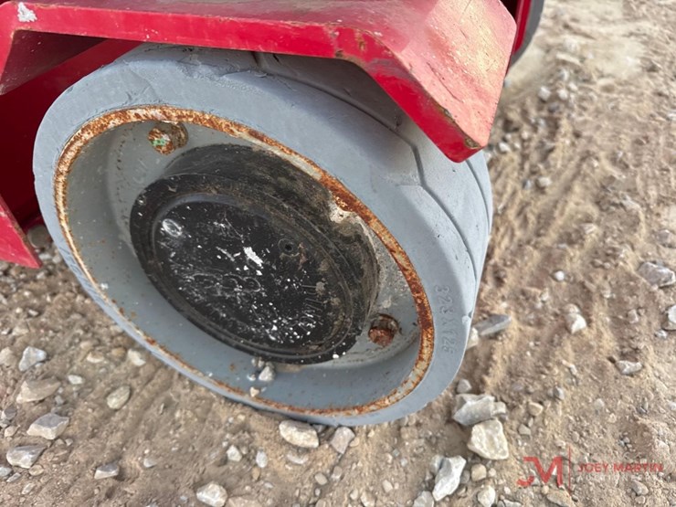 mec-micro-26-electric-scissor-lift-image-10