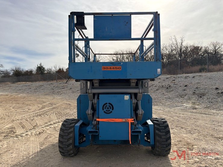 2013-genie-gs-4390-rough-terrain-scissor-lift-image-8