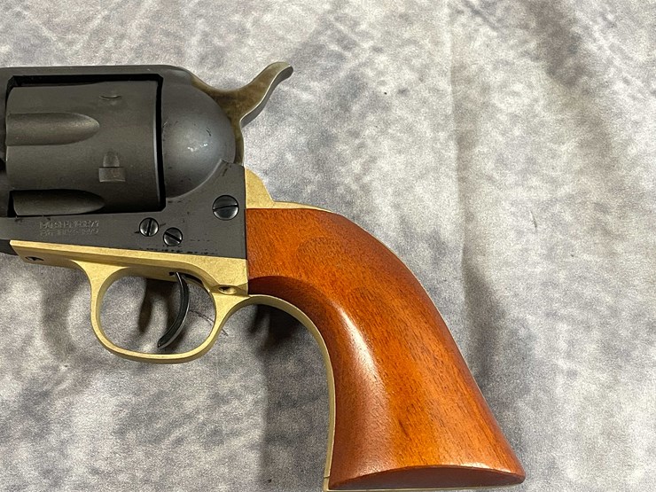 #5193-•-stoeger-cattleman,-45-colt-revolver-pistol,-sn:-um3413,-(neenah,-wi)-image-3