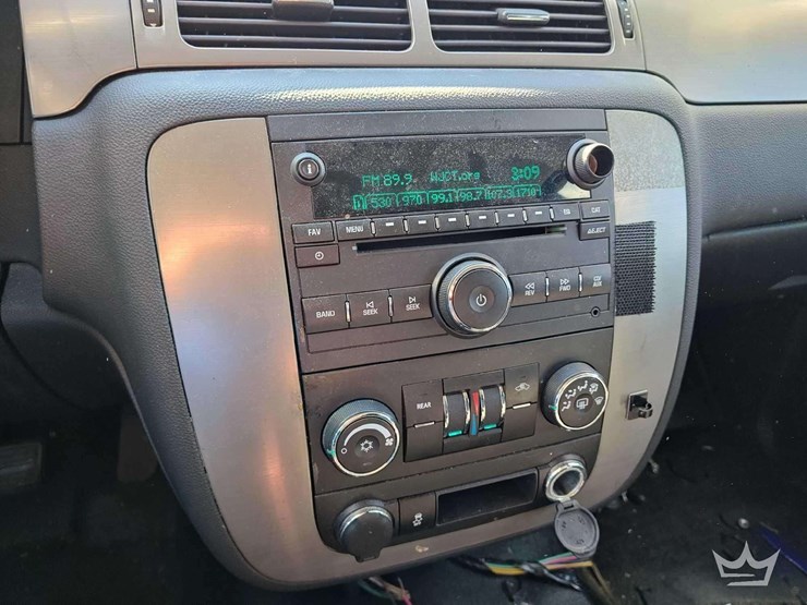 2014-chevrolet-tahoe-image-18