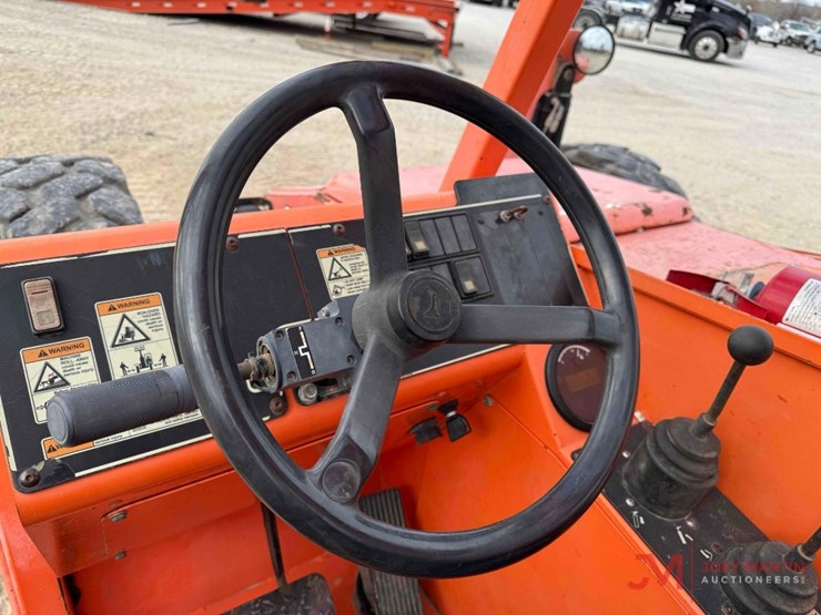 2015-jlg-8042-image-20