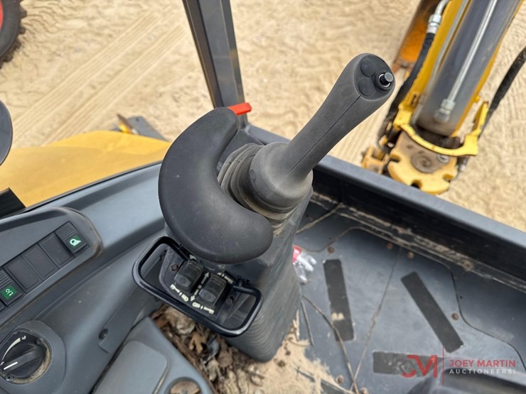 new-holland-b95c-image-21