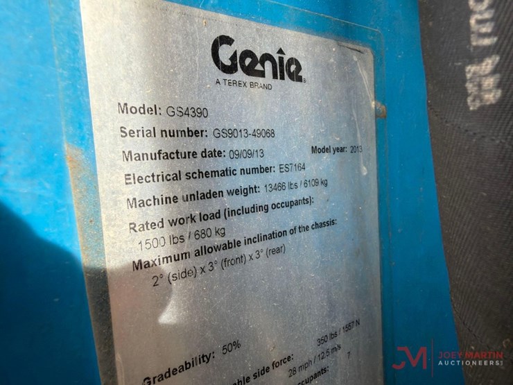 2013-genie-gs-4390-rough-terrain-scissor-lift-image-20